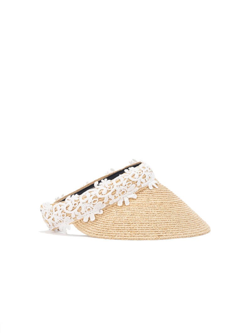 Chapeau en paille à détails en dentelle